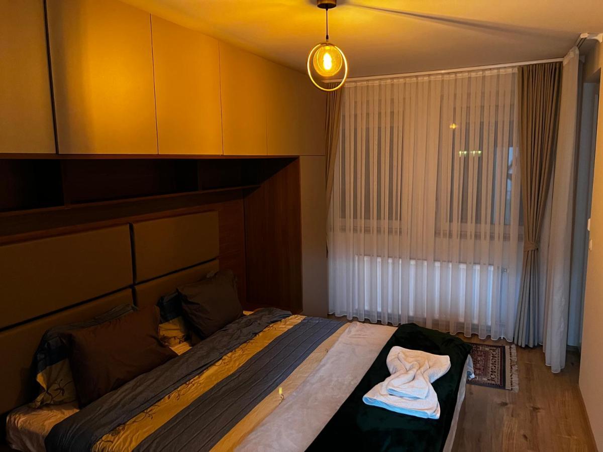 Elegant Apartment In City Centre พริสตีนา ภายนอก รูปภาพ