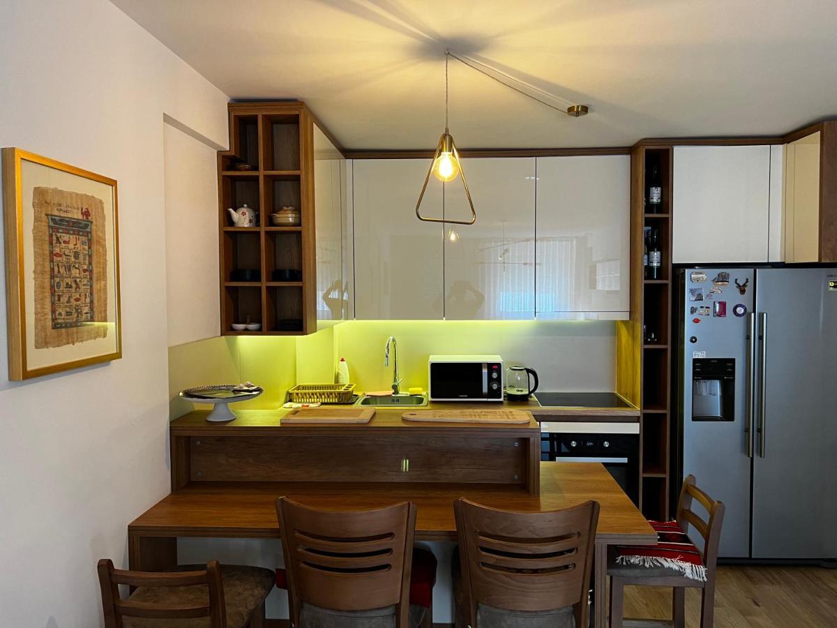 Elegant Apartment In City Centre พริสตีนา ภายนอก รูปภาพ