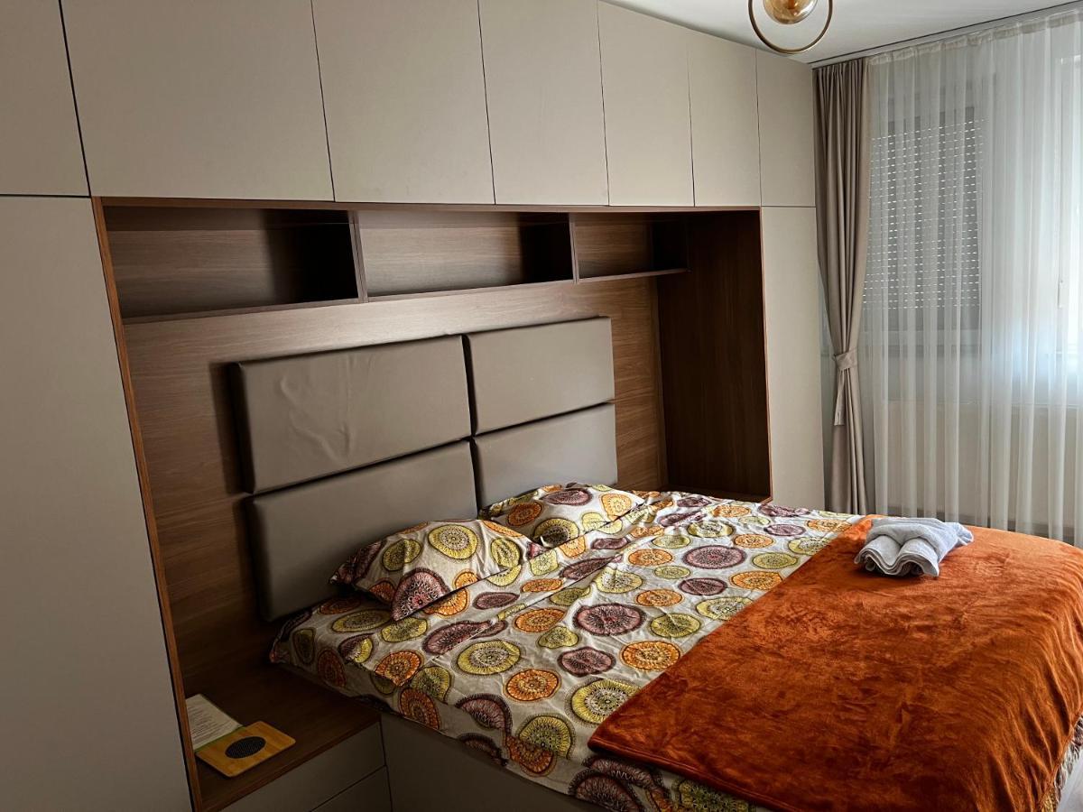 Elegant Apartment In City Centre พริสตีนา ภายนอก รูปภาพ