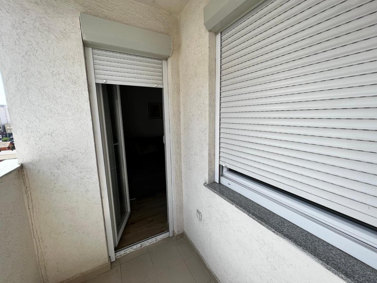 Elegant Apartment In City Centre พริสตีนา ภายนอก รูปภาพ