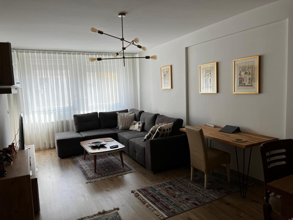 Elegant Apartment In City Centre พริสตีนา ภายนอก รูปภาพ