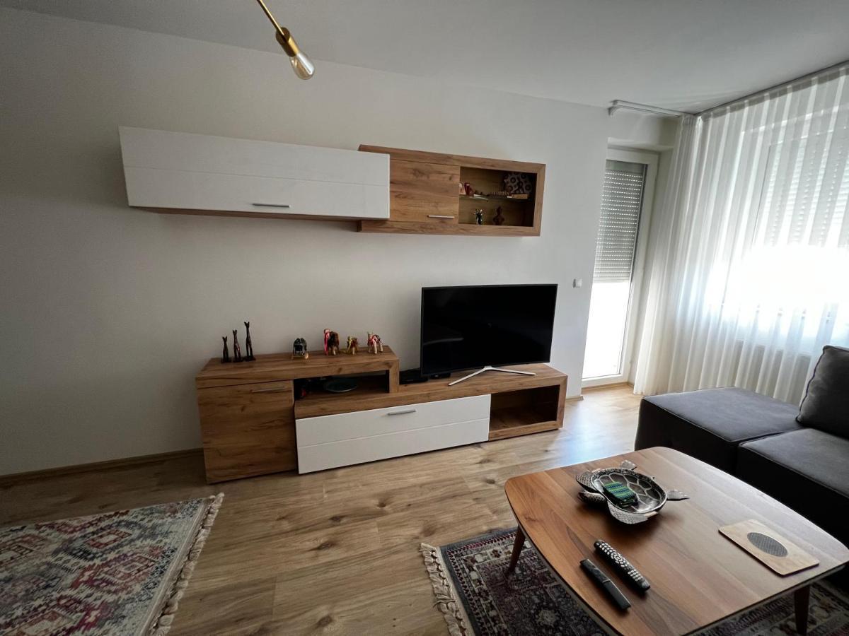 Elegant Apartment In City Centre พริสตีนา ภายนอก รูปภาพ