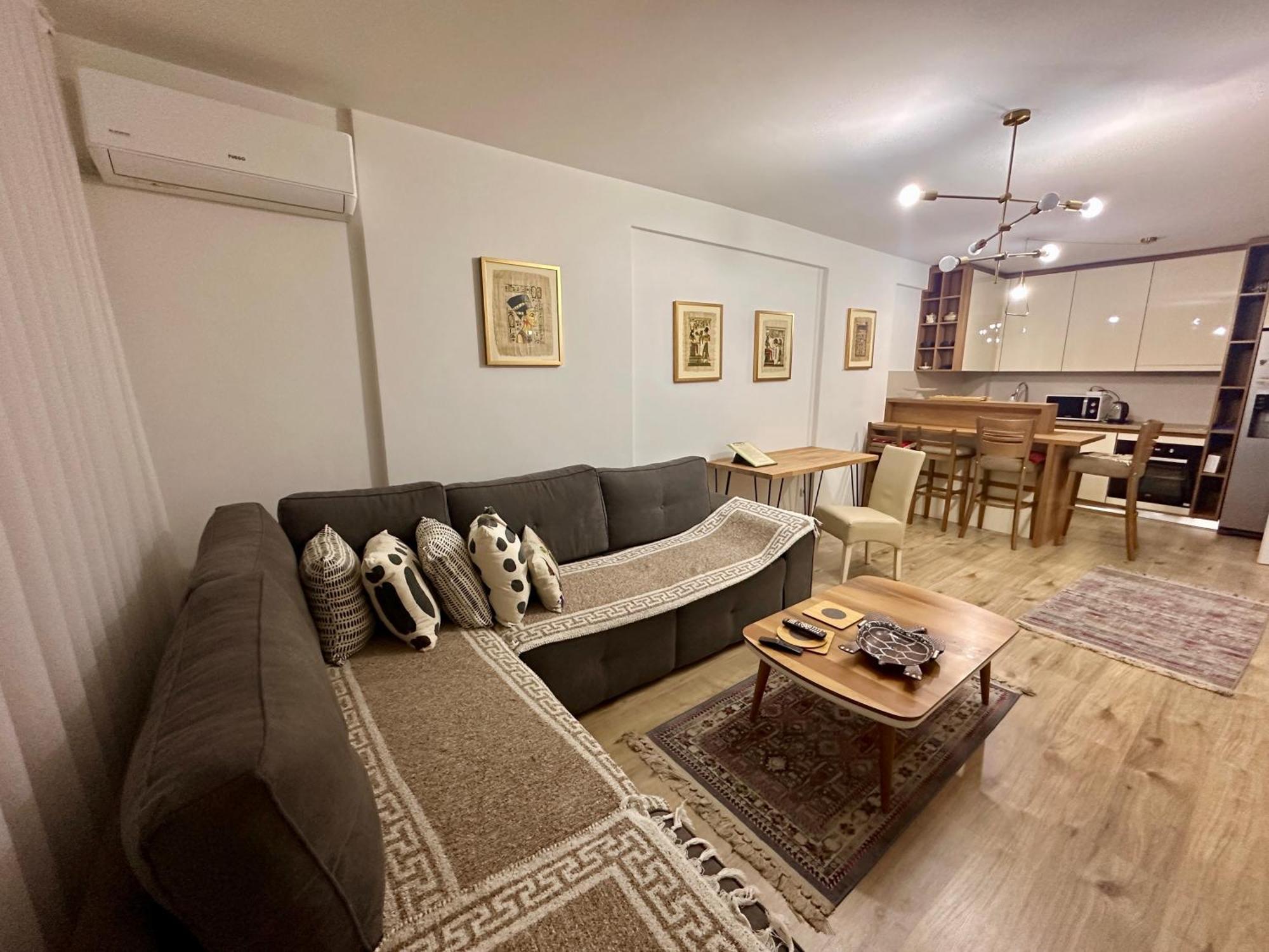 Elegant Apartment In City Centre พริสตีนา ภายนอก รูปภาพ