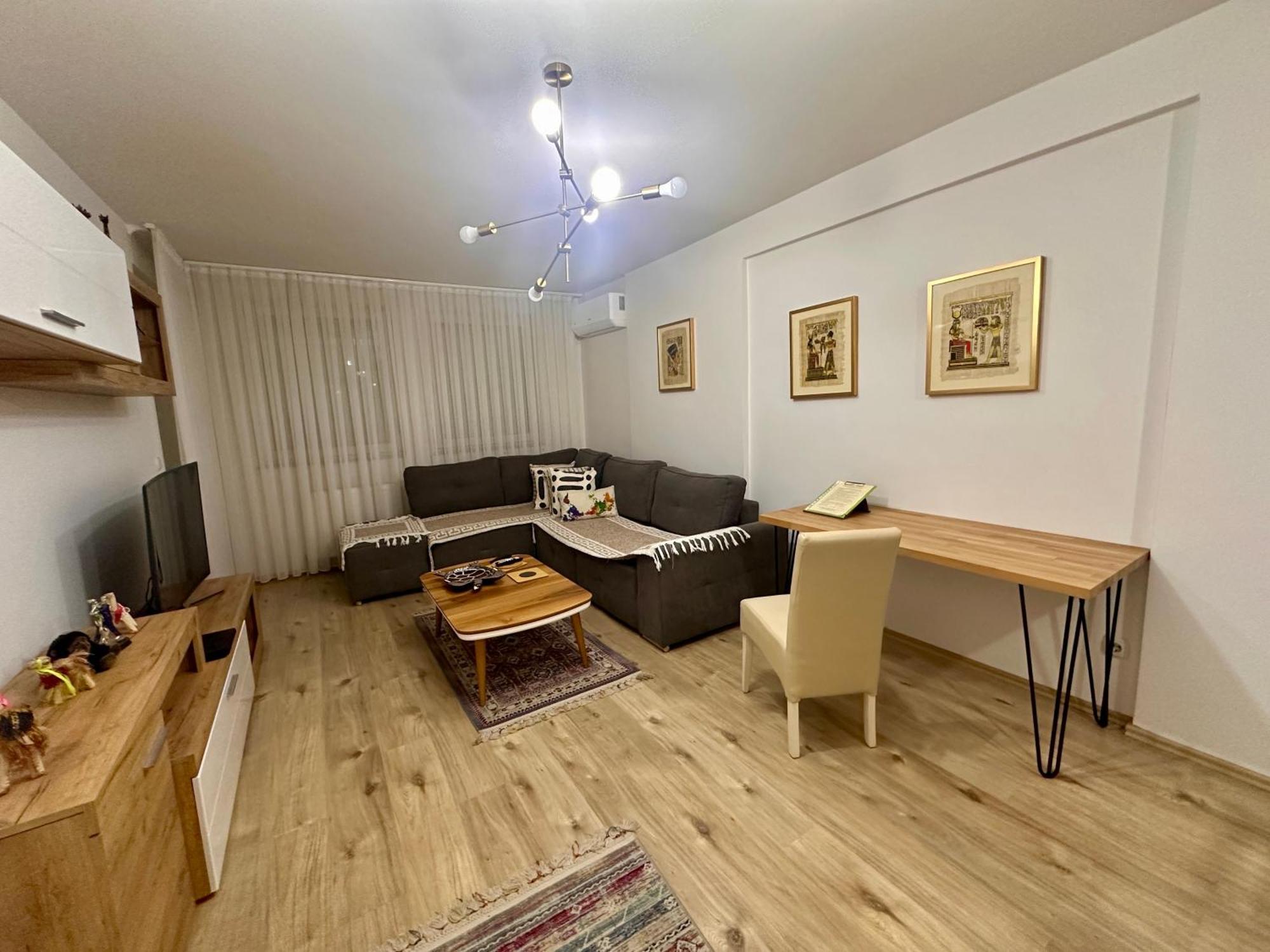 Elegant Apartment In City Centre พริสตีนา ภายนอก รูปภาพ
