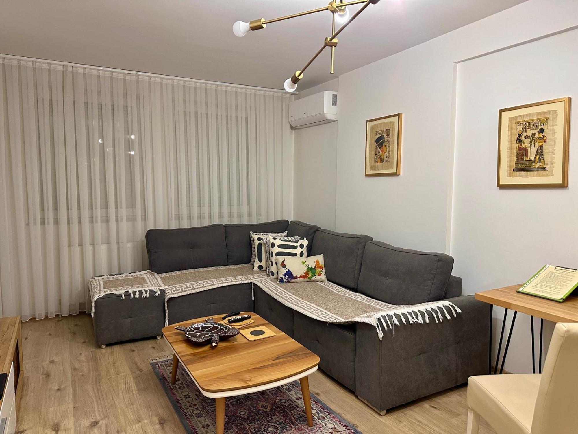 Elegant Apartment In City Centre พริสตีนา ภายนอก รูปภาพ
